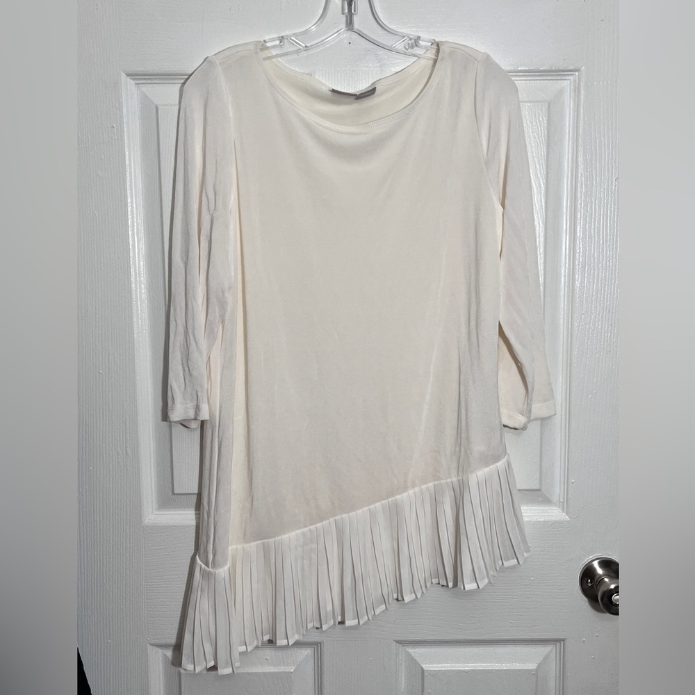 CHICO’S Travelers Off White Pleaded Tiered 3/4 sleeve top | size 1 | US 8/10